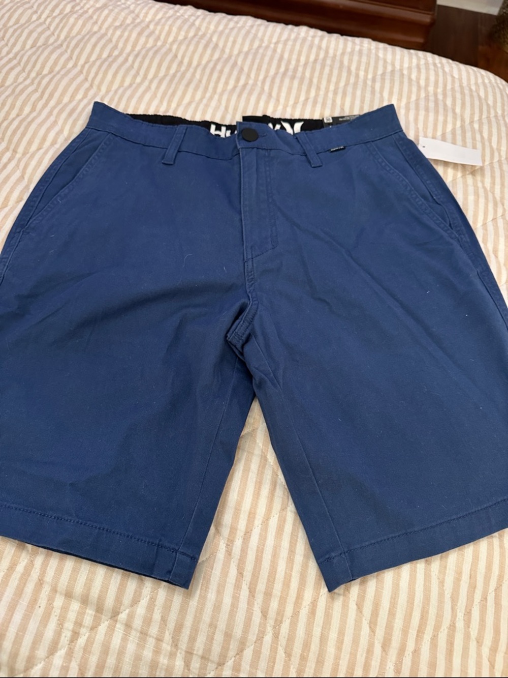 Hurley Men's Navy Blue Flat-Front Shorts. NWT